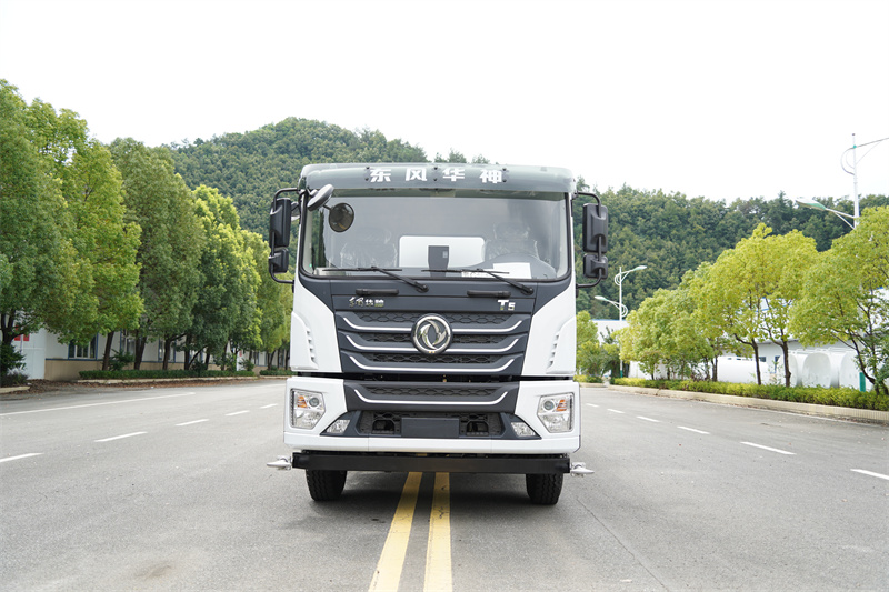 东风华神T5洒水车 23方（燃油车）