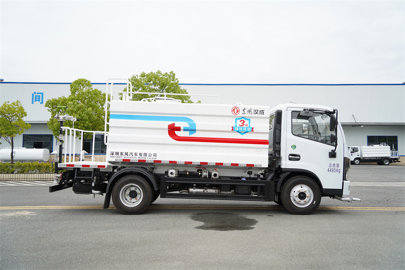 东风股份D6蓝牌洒水车 7方（燃油车）