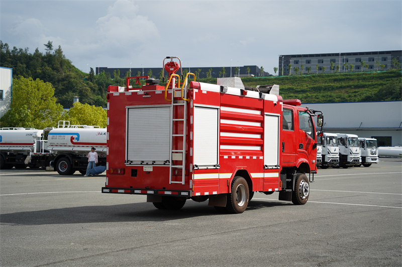 【汉成牌】东风华神3吨水罐消防车