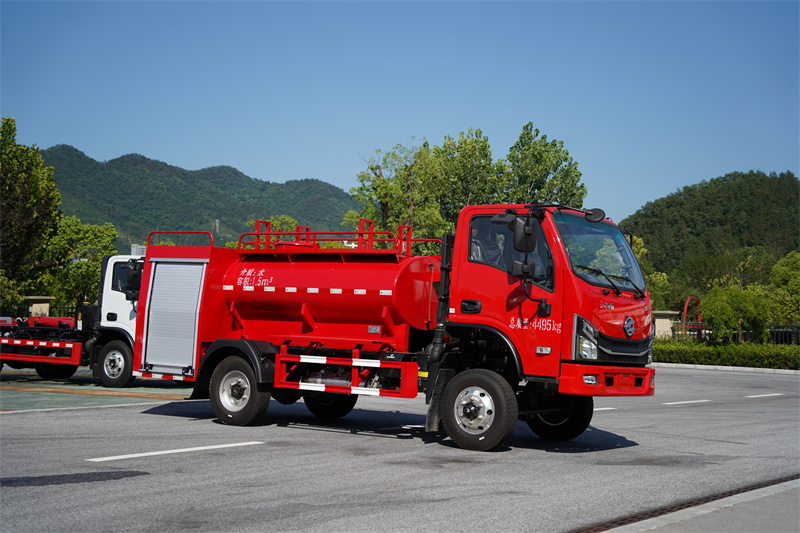 【汉成牌】东风华神1.5吨蓝牌供水车